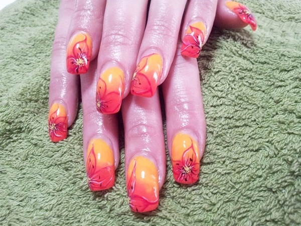 Elegant Flower Nail Designs For Summer